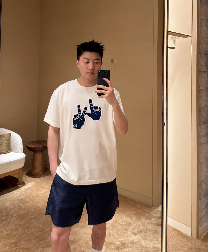 LV T-shirt 073