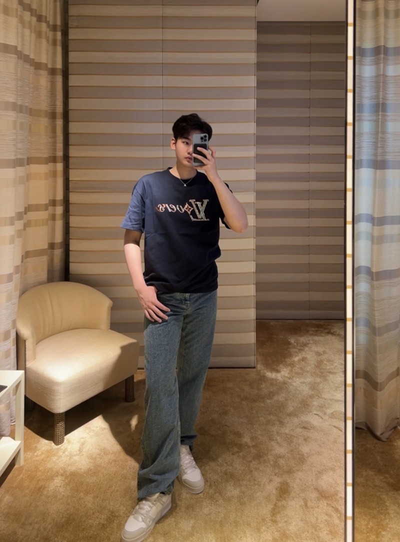 LV T-shirt 083