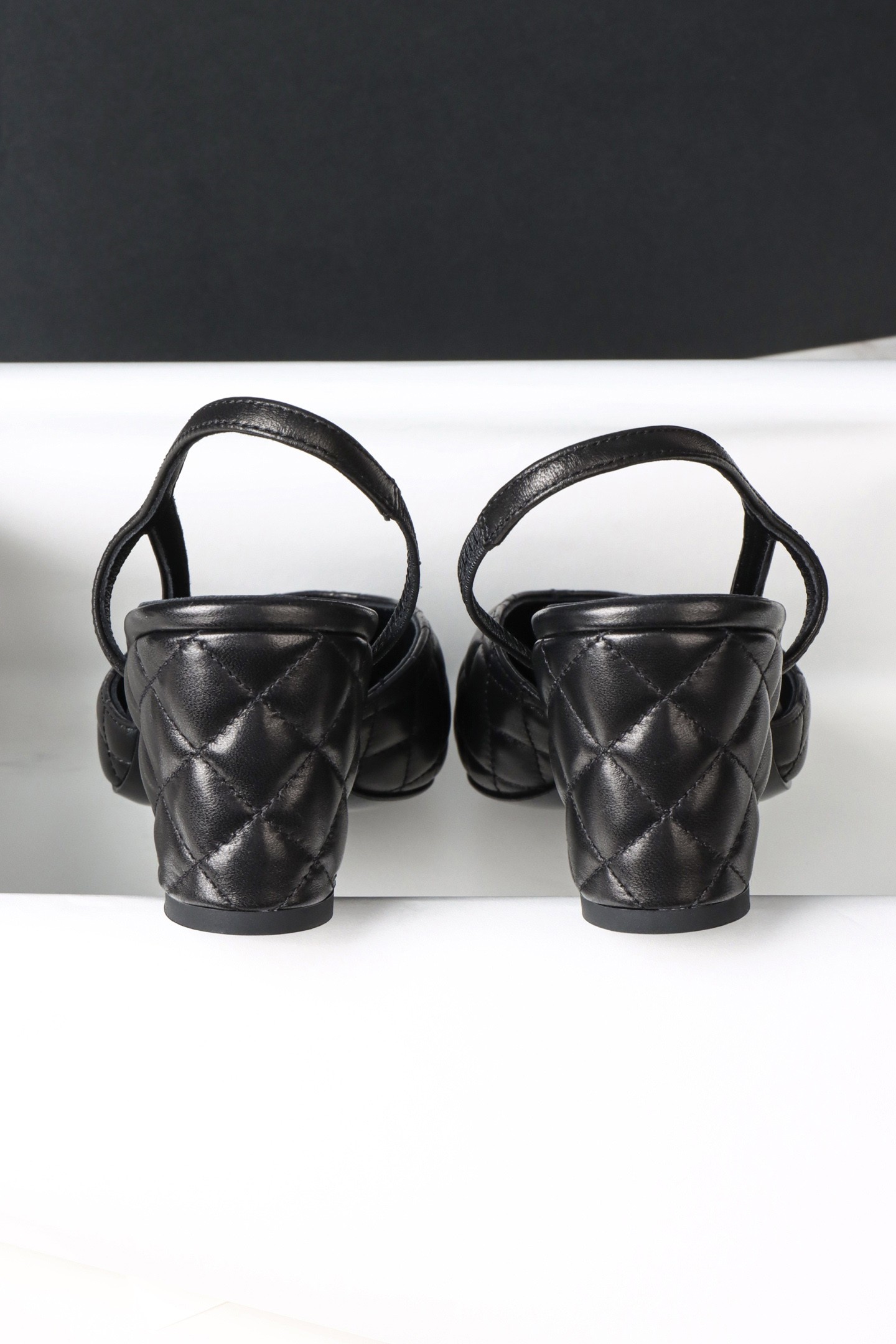 Chanel 25K Slingback High Heel 046