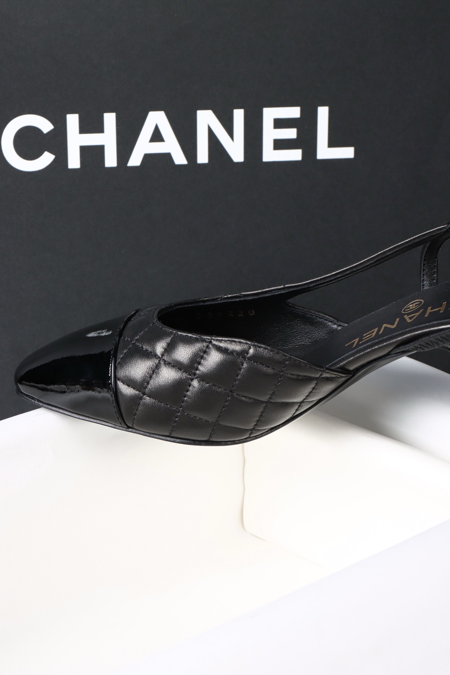 Chanel 25K Slingback High Heel 046