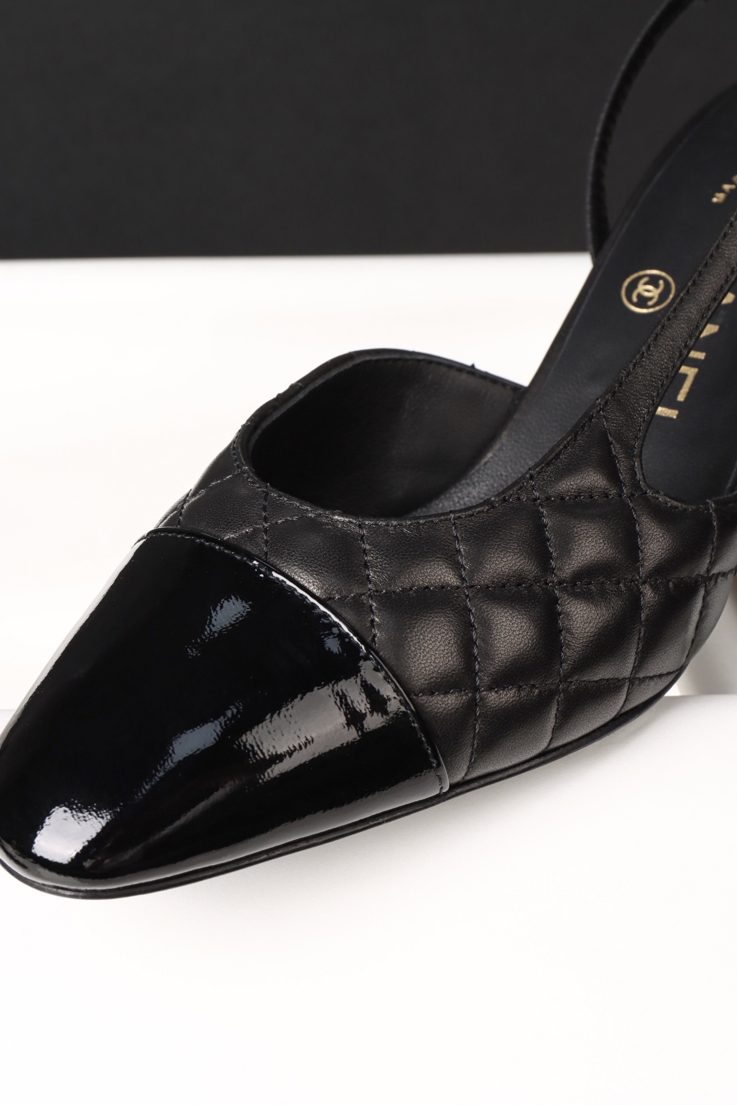 Chanel 25K Slingback High Heel 046
