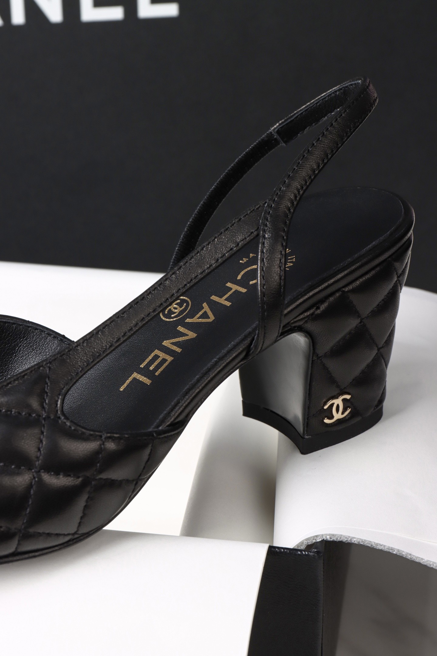 Chanel 25K Slingback High Heel 046