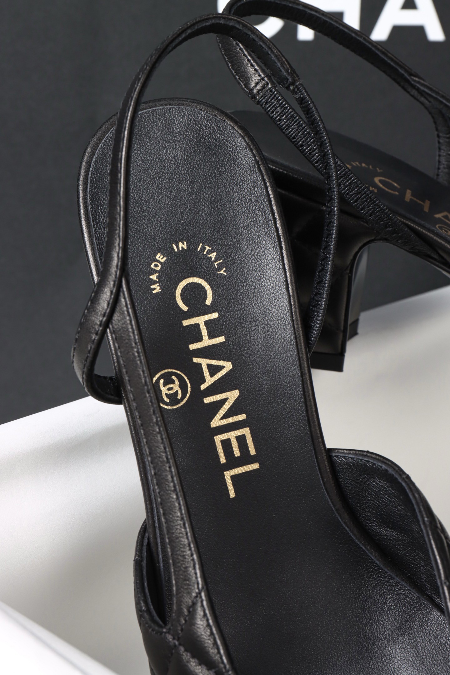 Chanel 25K Slingback High Heel 046