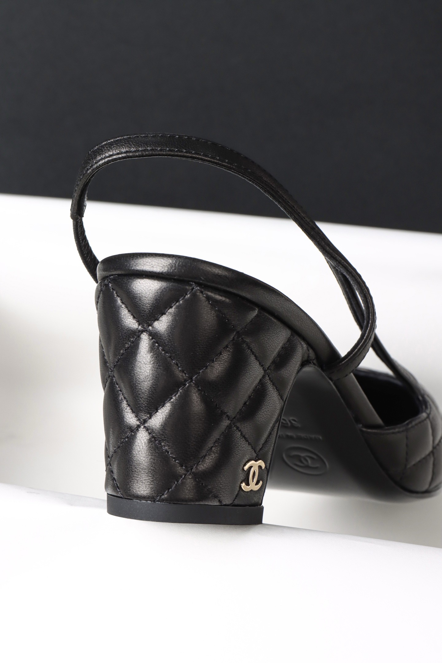 Chanel 25K Slingback High Heel 046