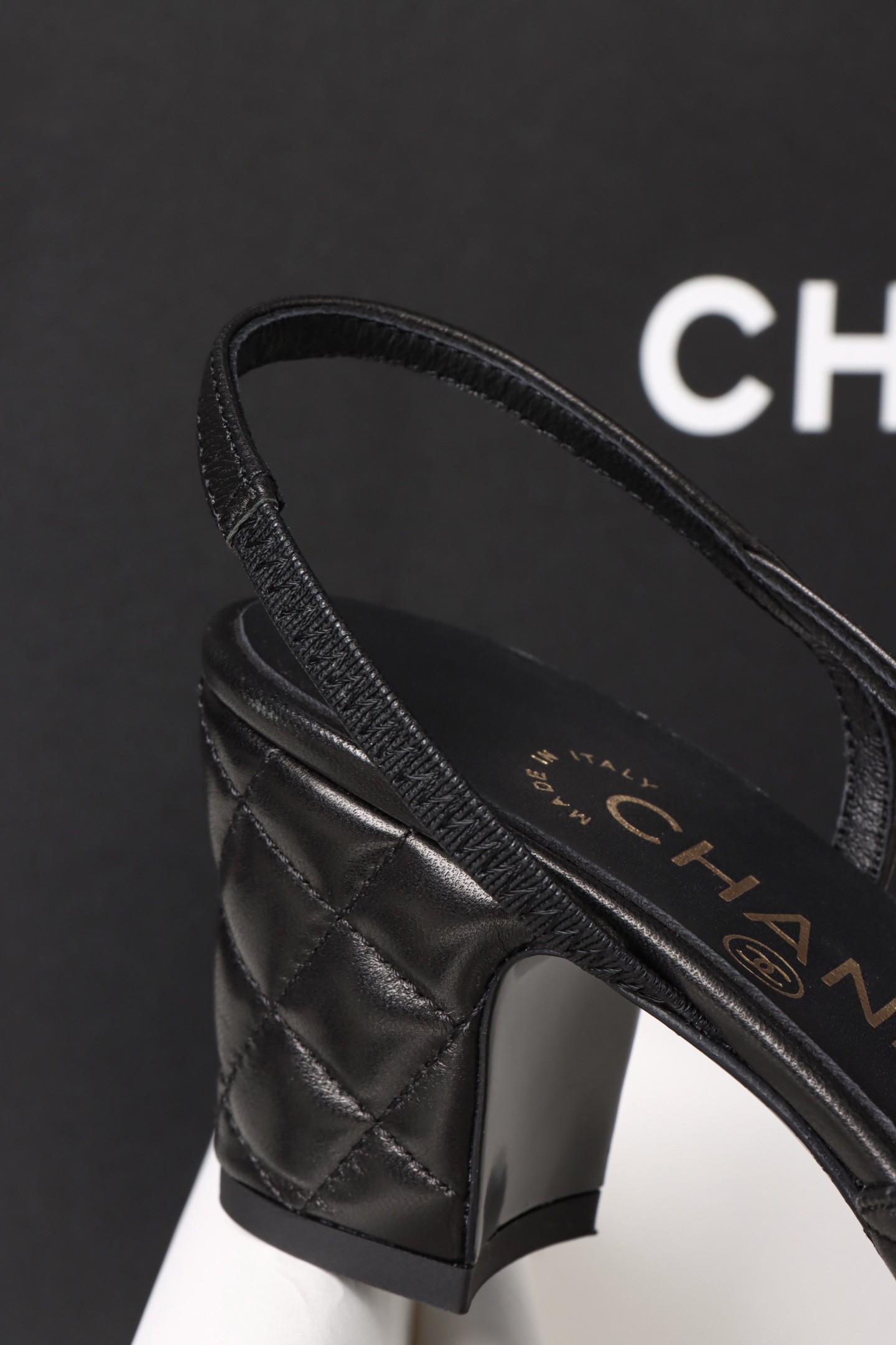 Chanel 25K Slingback High Heel 046