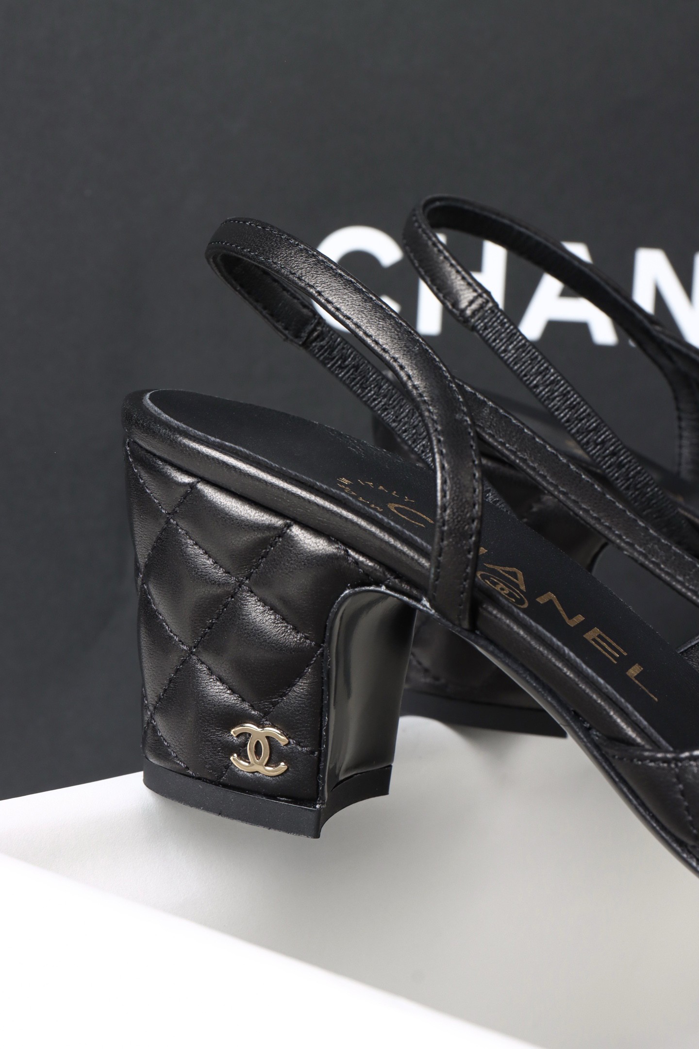 Chanel 25K Slingback High Heel 046