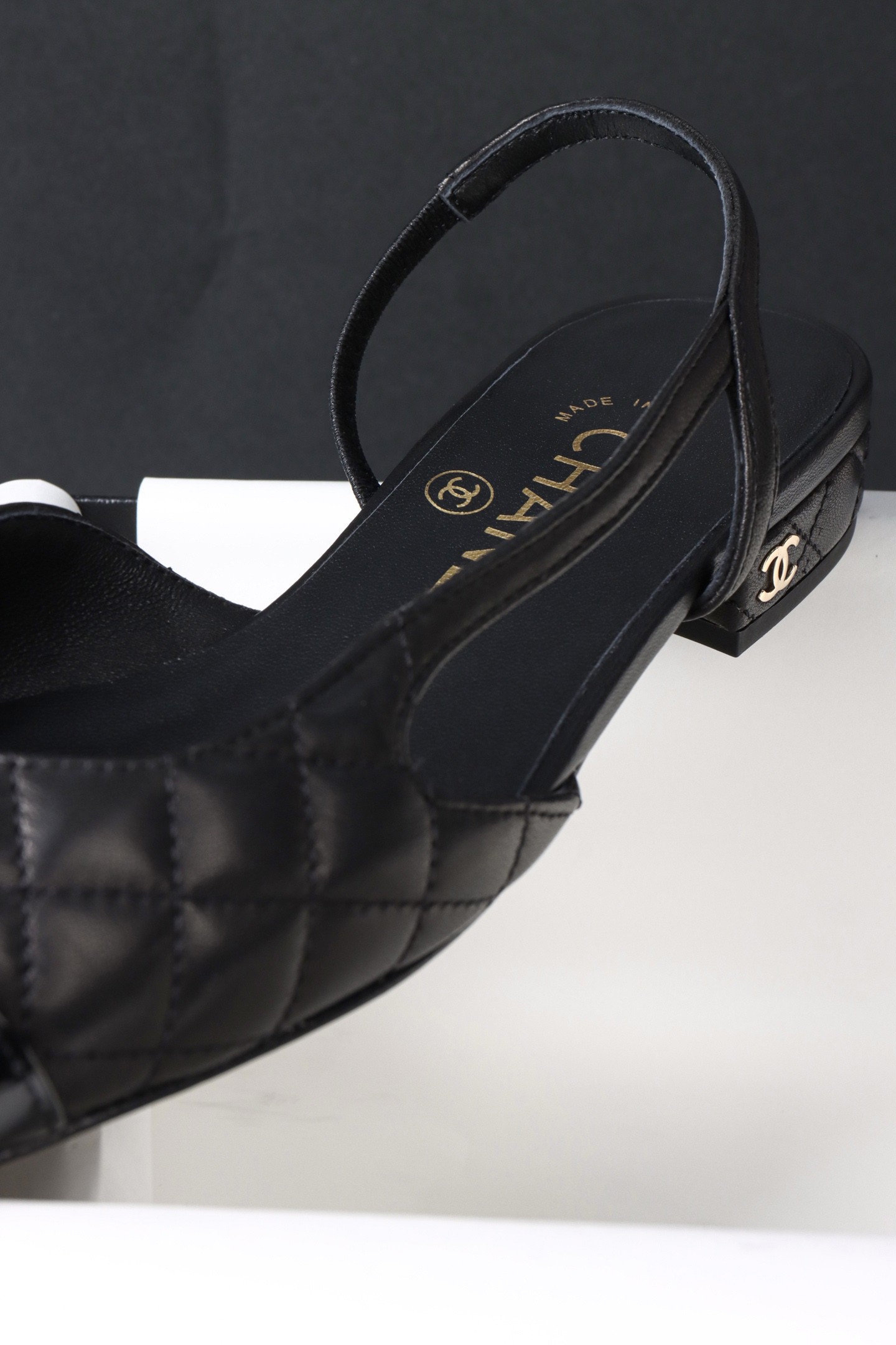 Chanel 25K Slingback Flat 045