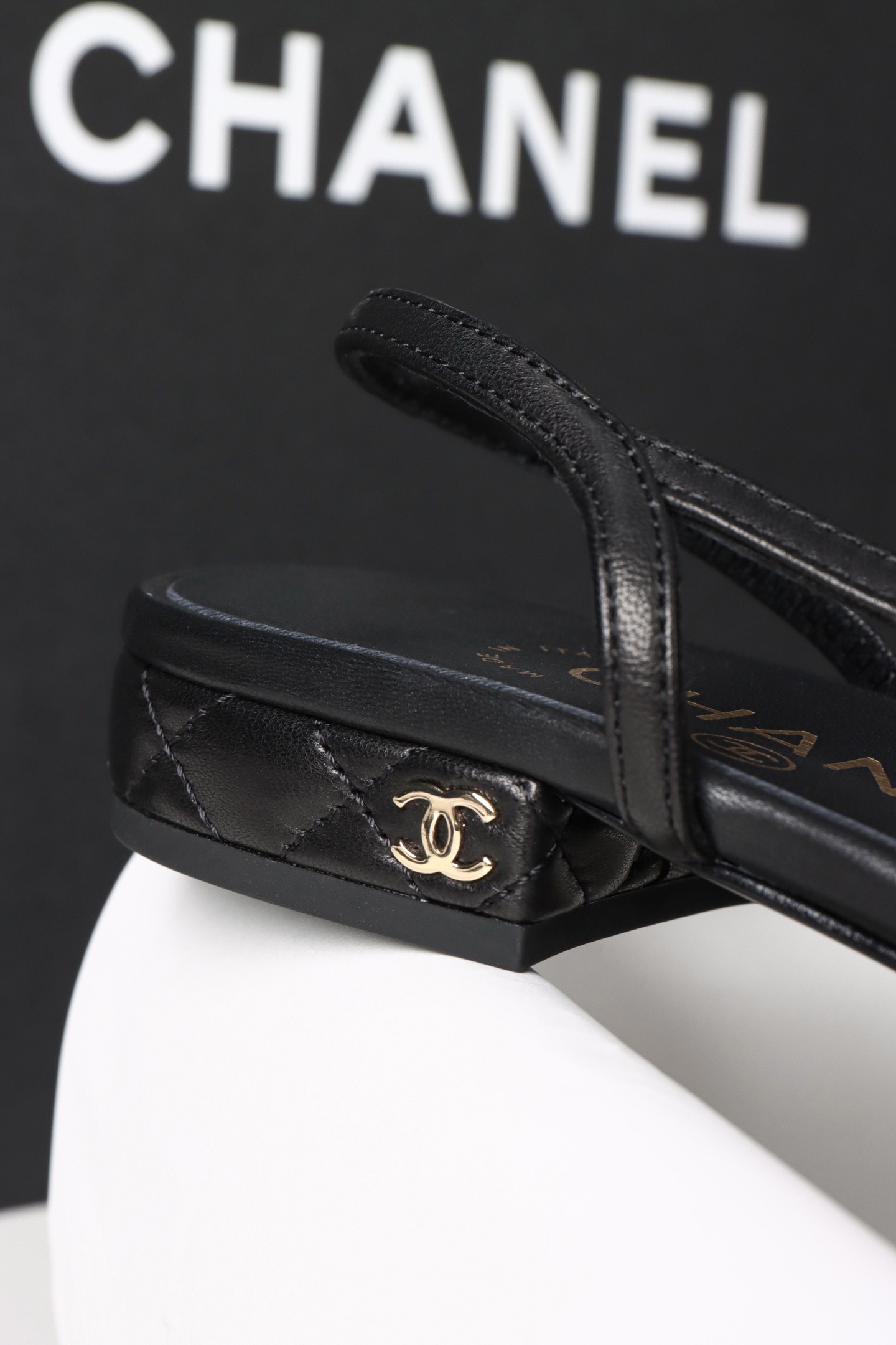 Chanel 25K Slingback Flat 045