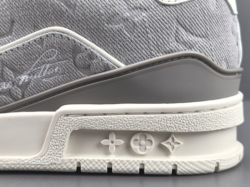 LV Trainer Sneaker 100
