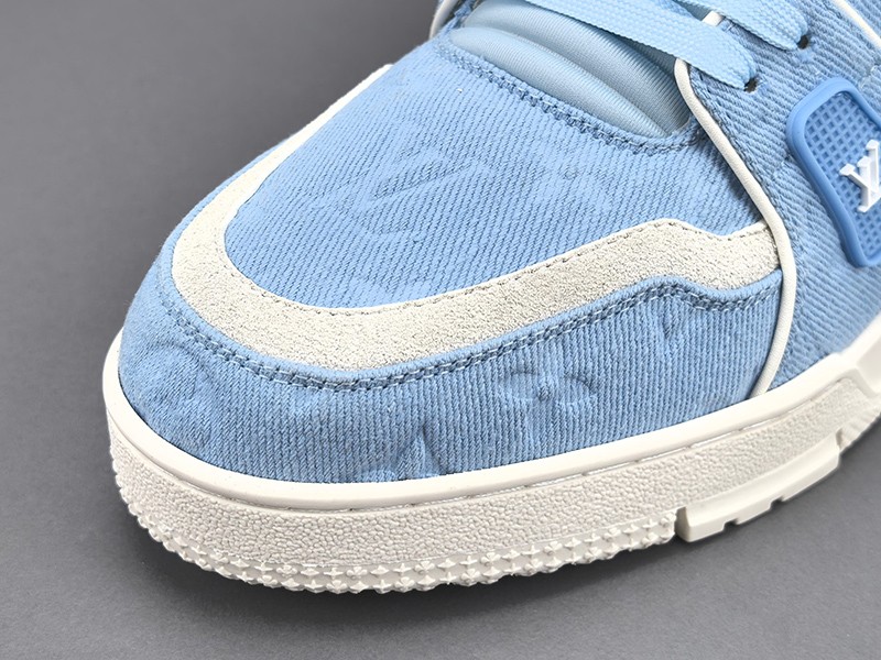LV Trainer Sneaker 099