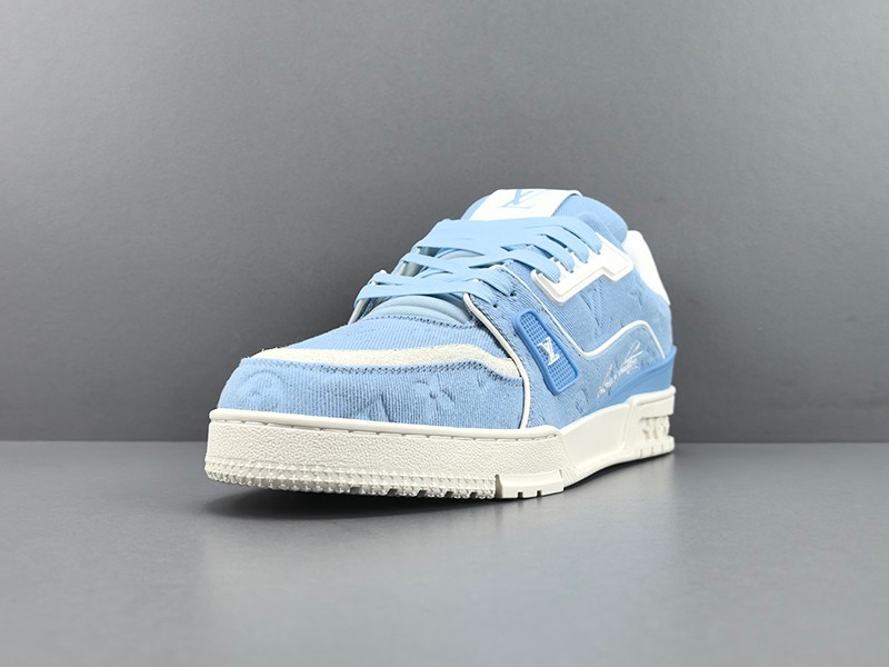 LV Trainer Sneaker 099