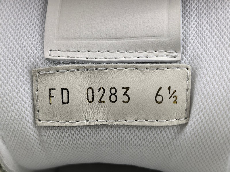LV Trainer Sneaker 102