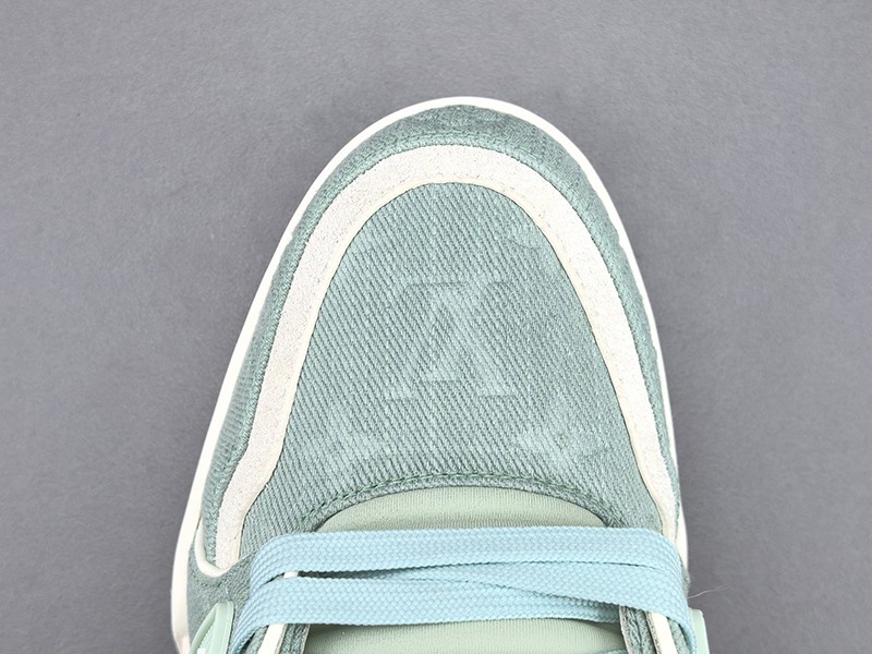 LV Trainer Sneaker 102