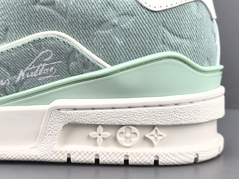 LV Trainer Sneaker 102