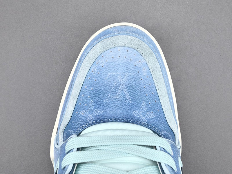 LV Trainer Sneaker 105