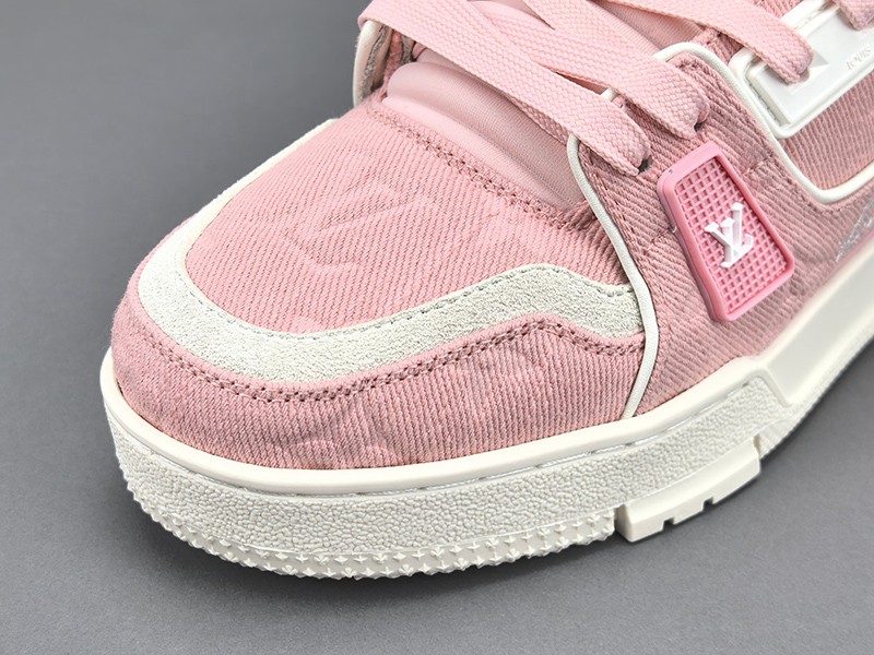 LV Trainer Sneaker 107