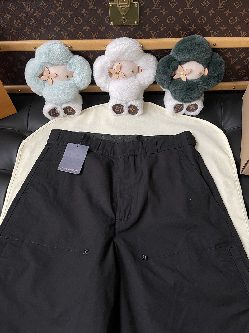 LV Shorts 082