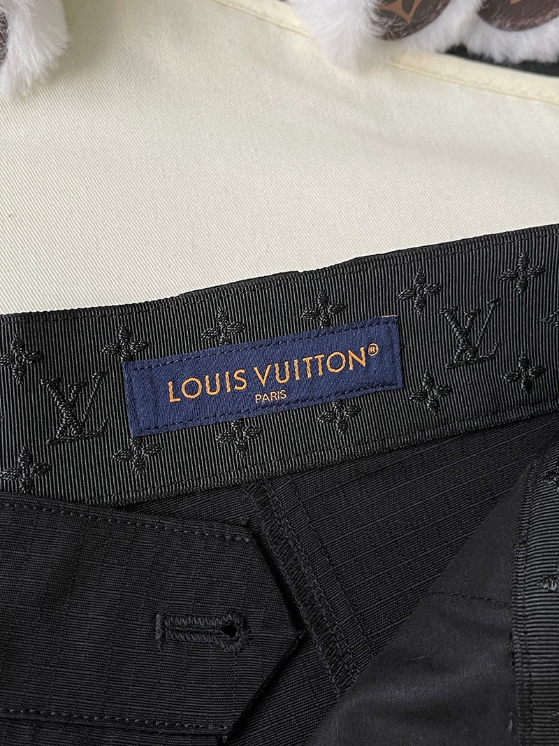 LV Shorts 082
