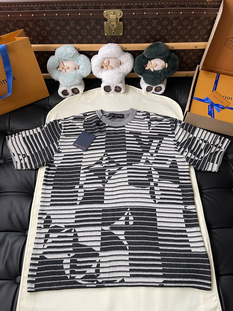 LV T-shirt 079