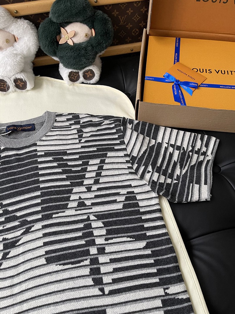 LV T-shirt 079