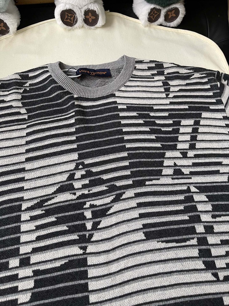 LV T-shirt 079