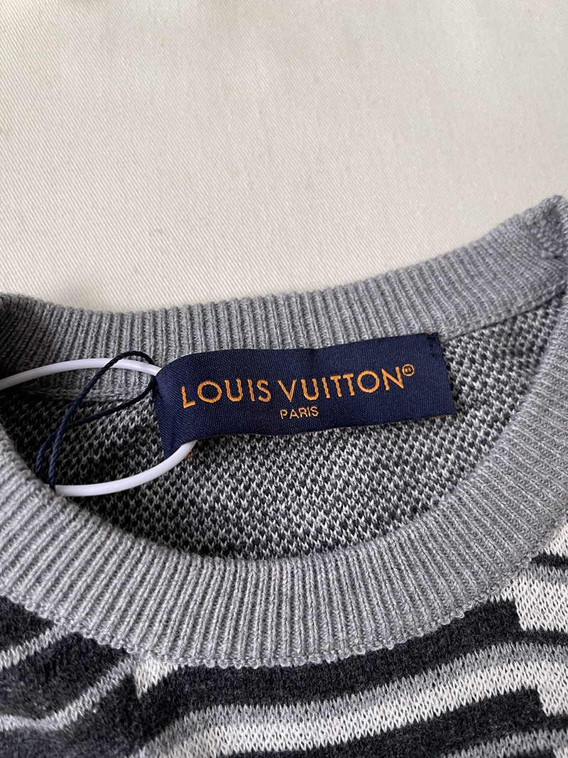 LV T-shirt 079