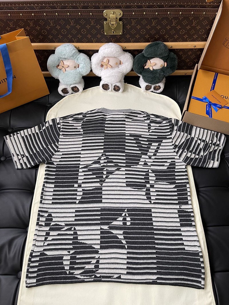 LV T-shirt 079
