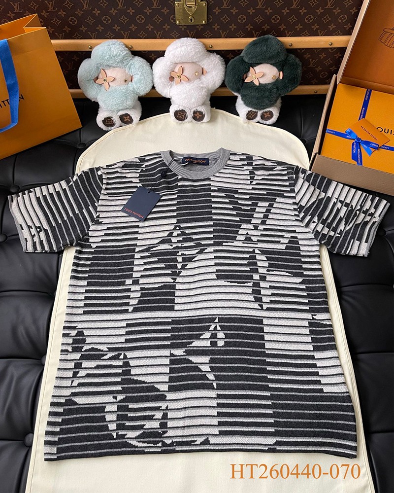 LV T-shirt 079