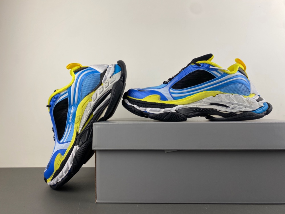 Balenciaga Triple S2 Sneaker 02