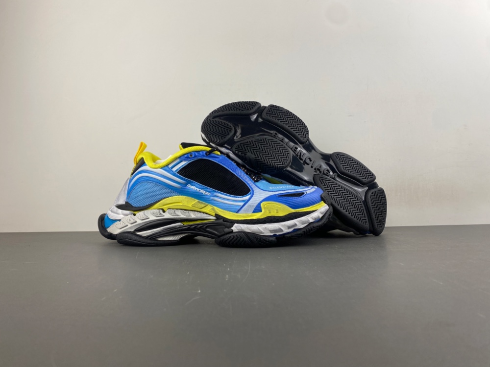 Balenciaga Triple S2 Sneaker 02