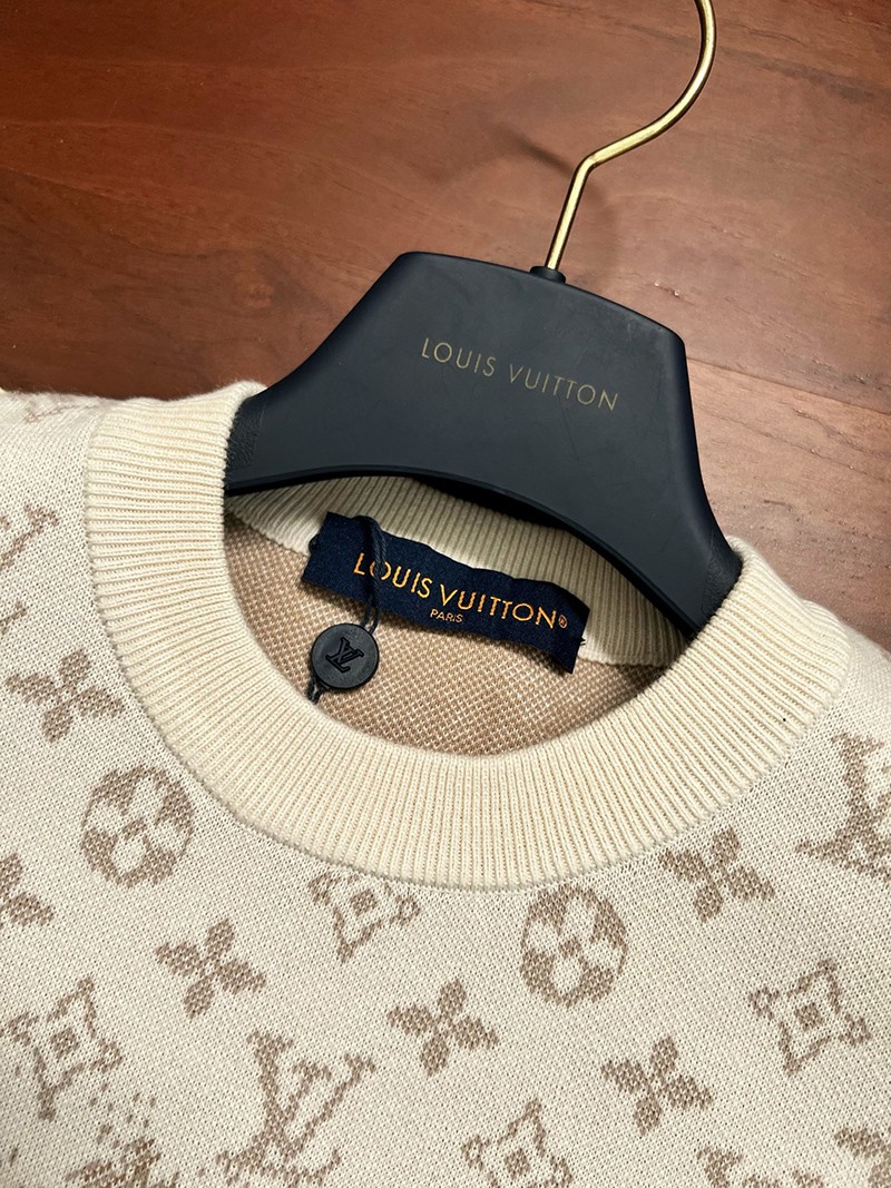 LV Longsleeve Shirt 097
