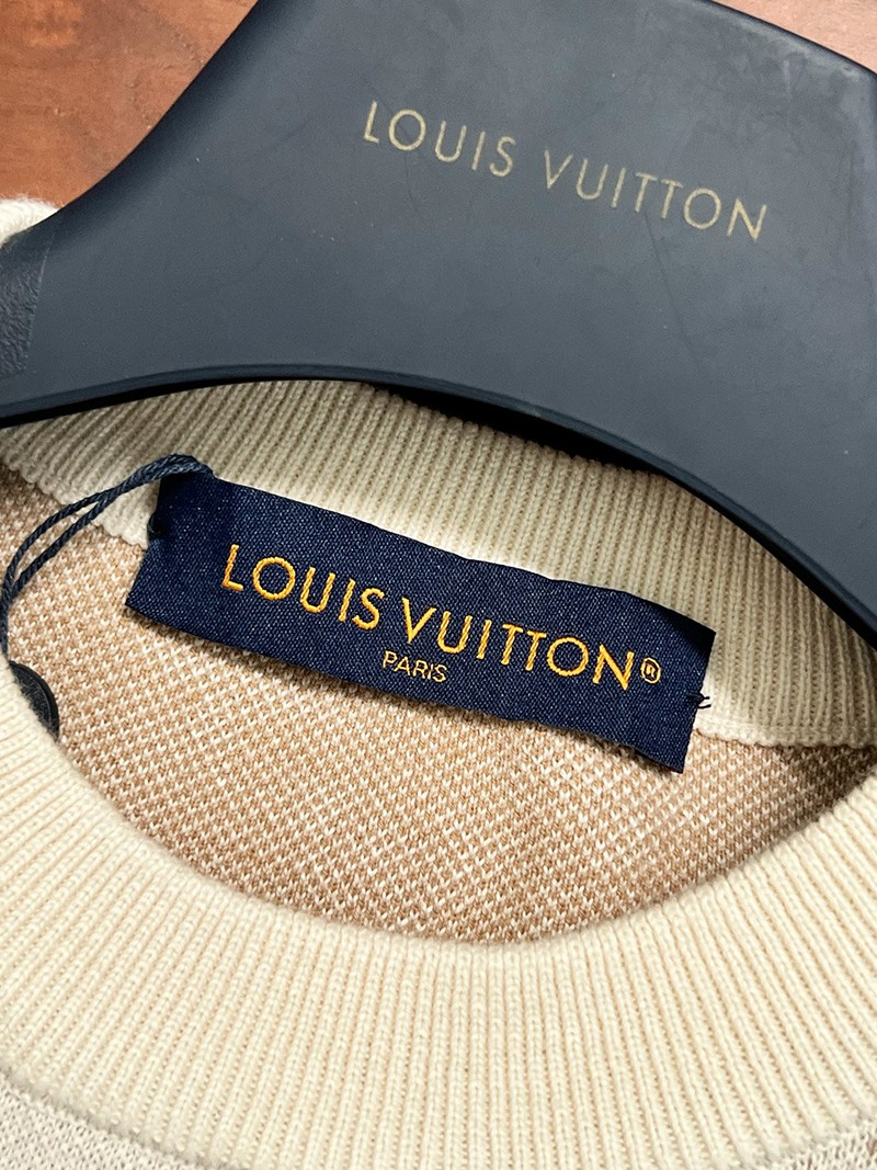 LV Longsleeve Shirt 097