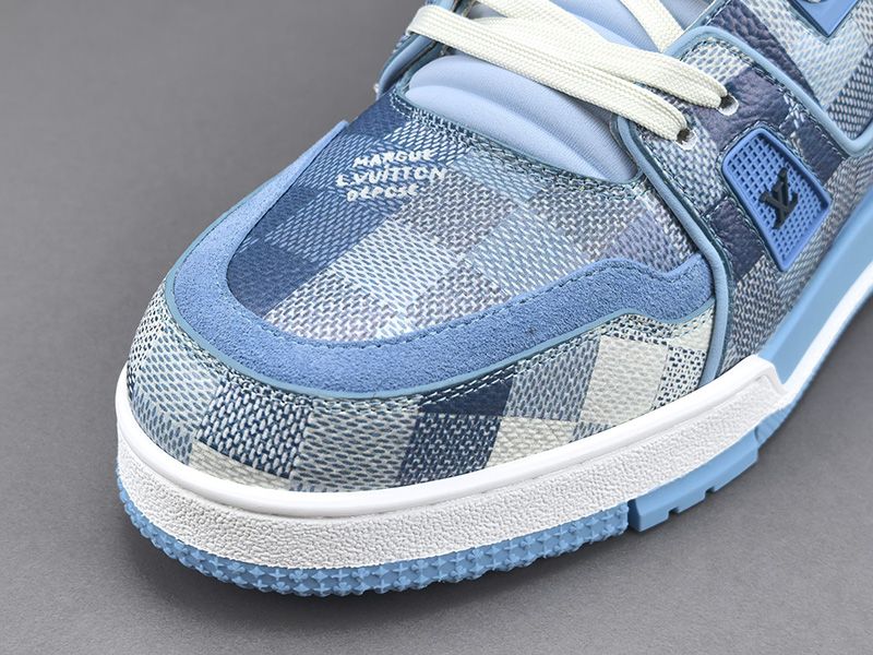 LV Trainer Sneaker 112