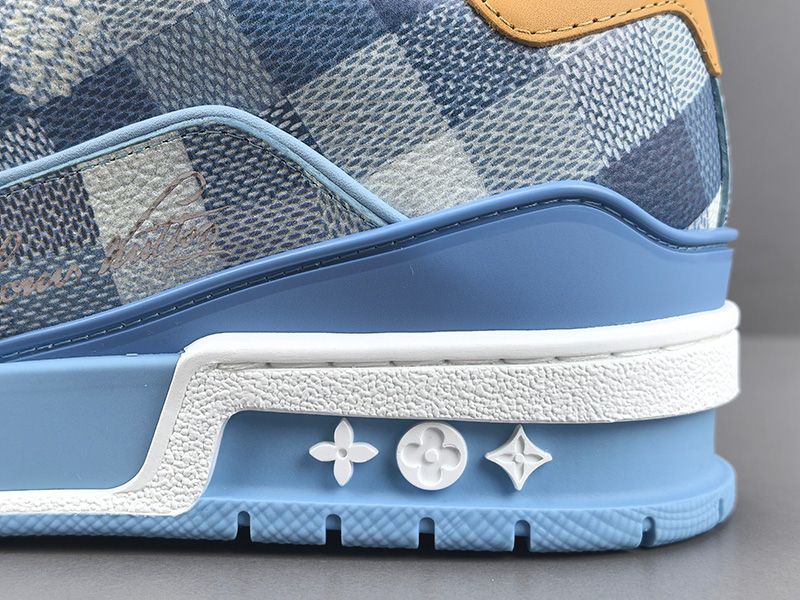 LV Trainer Sneaker 112