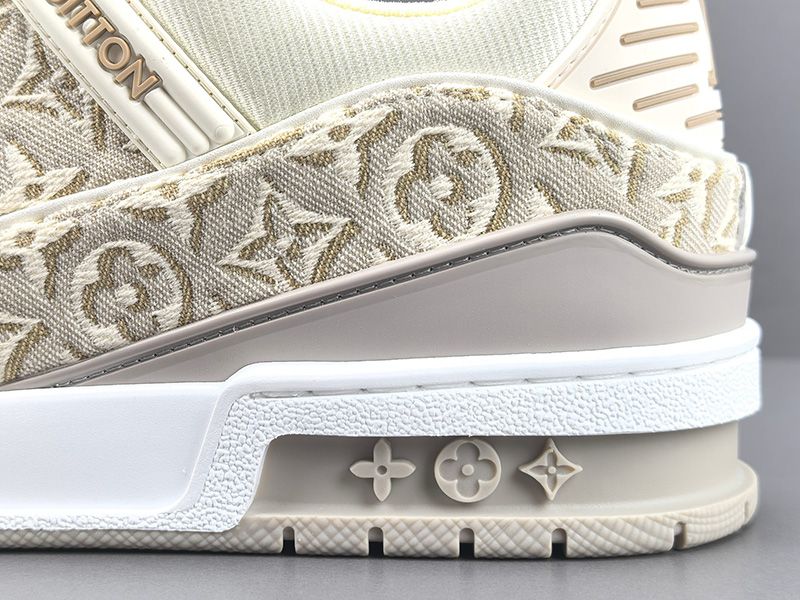 LV Trainer Sneaker 114