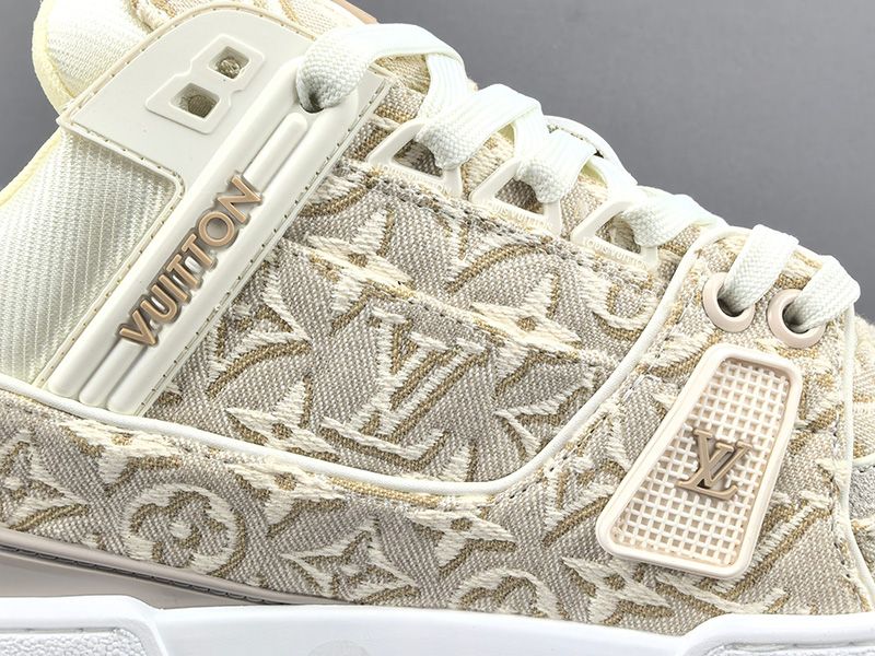 LV Trainer Sneaker 114