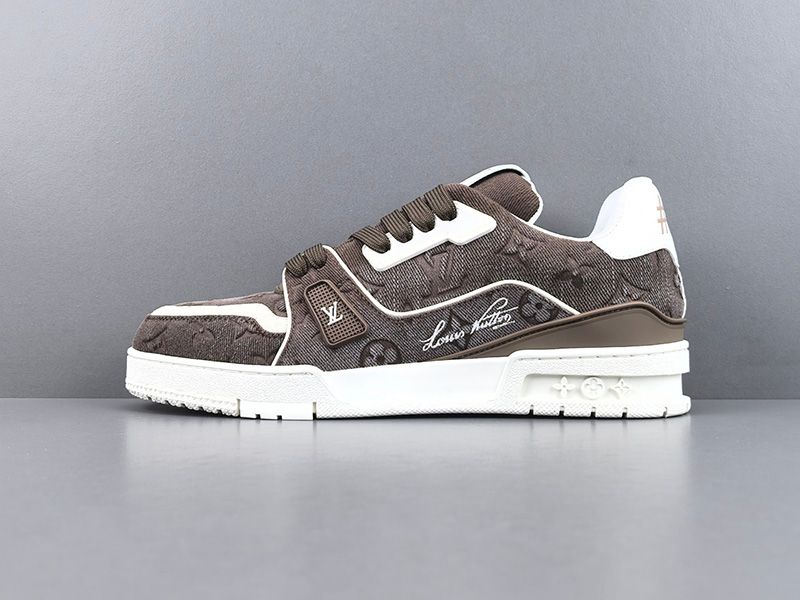 LV Trainer Sneaker 121