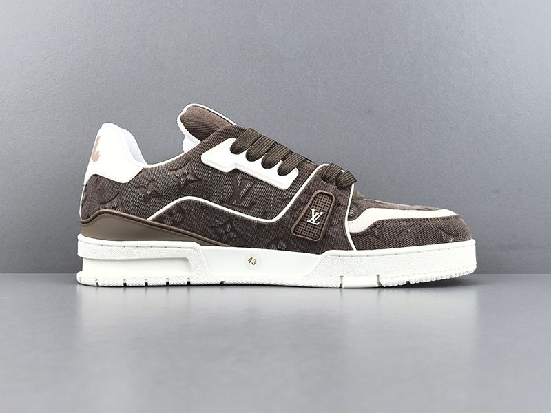 LV Trainer Sneaker 121