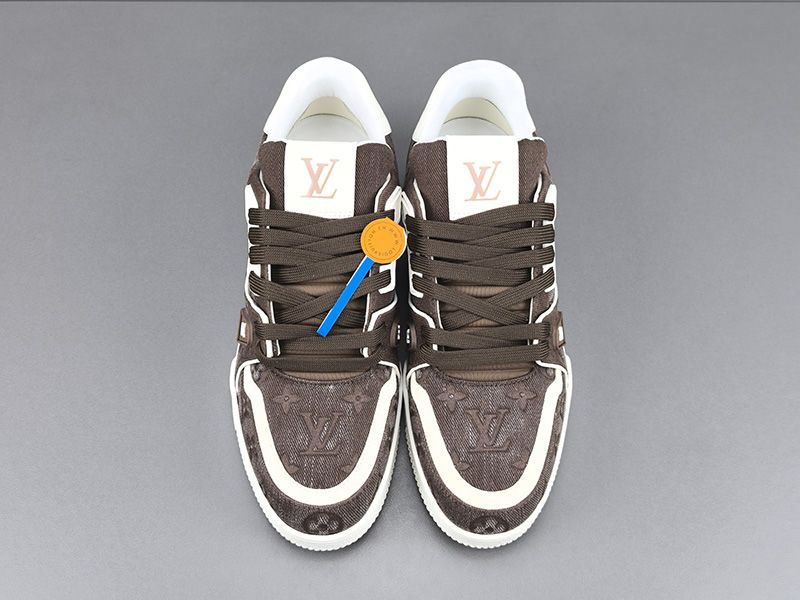 LV Trainer Sneaker 121