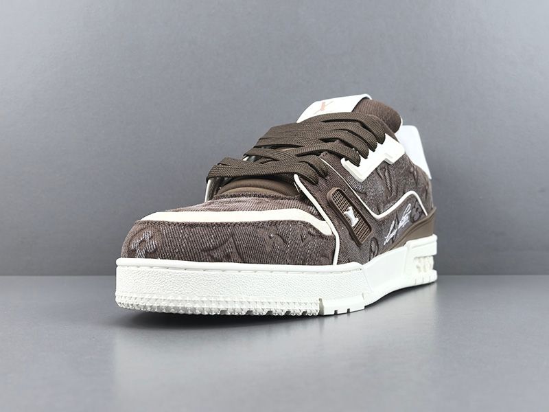 LV Trainer Sneaker 121