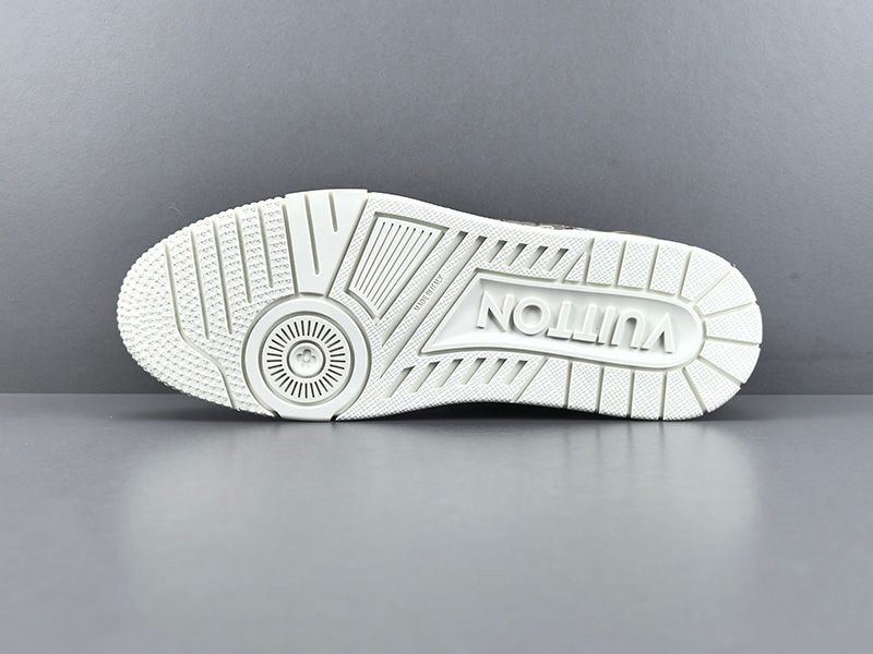 LV Trainer Sneaker 121
