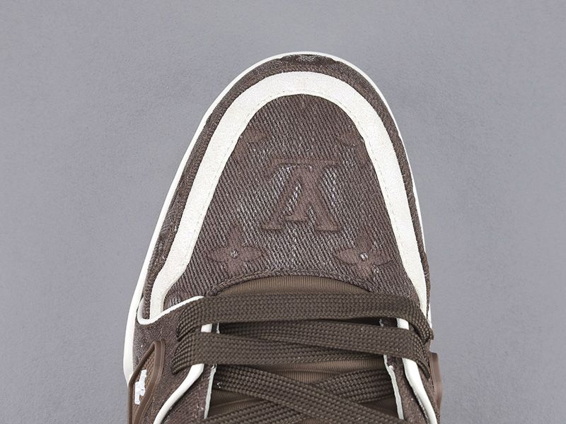 LV Trainer Sneaker 121