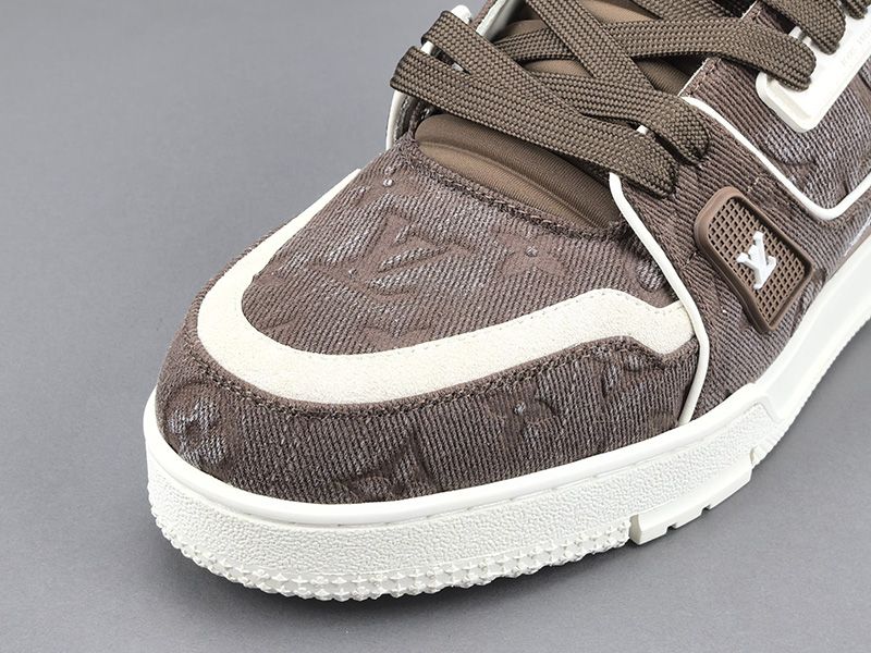 LV Trainer Sneaker 121