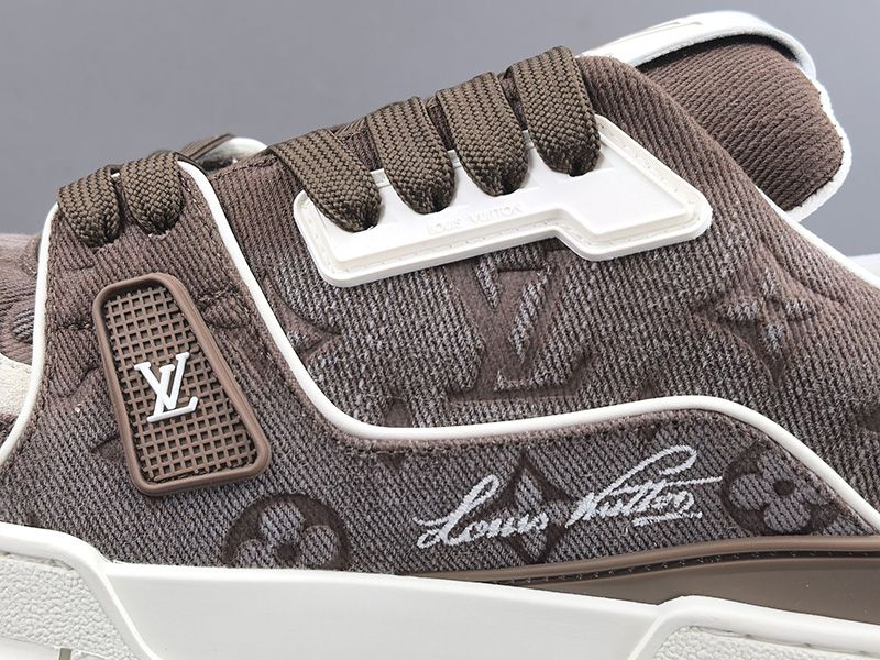 LV Trainer Sneaker 121