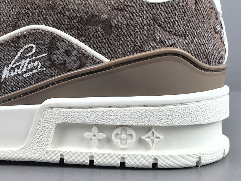 LV Trainer Sneaker 121
