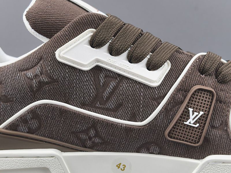 LV Trainer Sneaker 121
