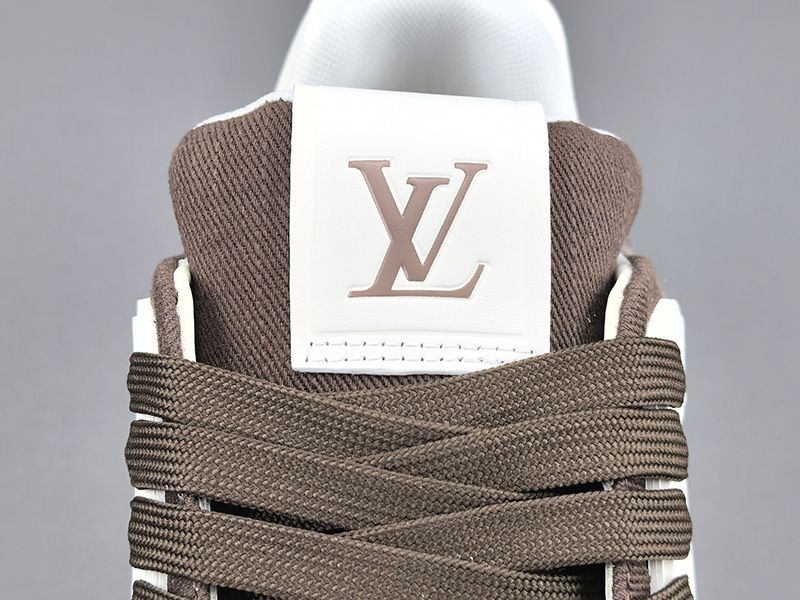 LV Trainer Sneaker 121