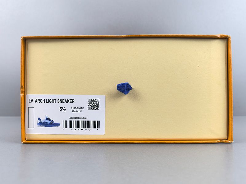 LV Trainer Sneaker 122