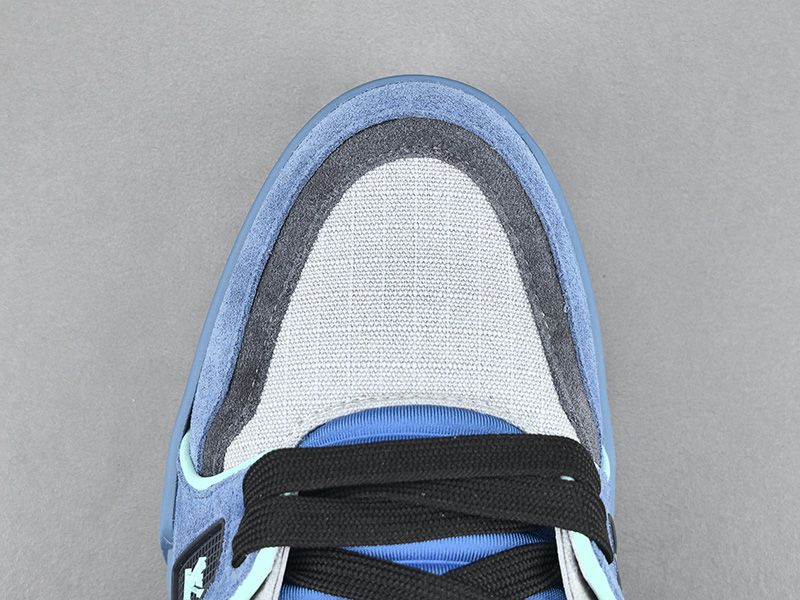 LV Trainer Sneaker 122