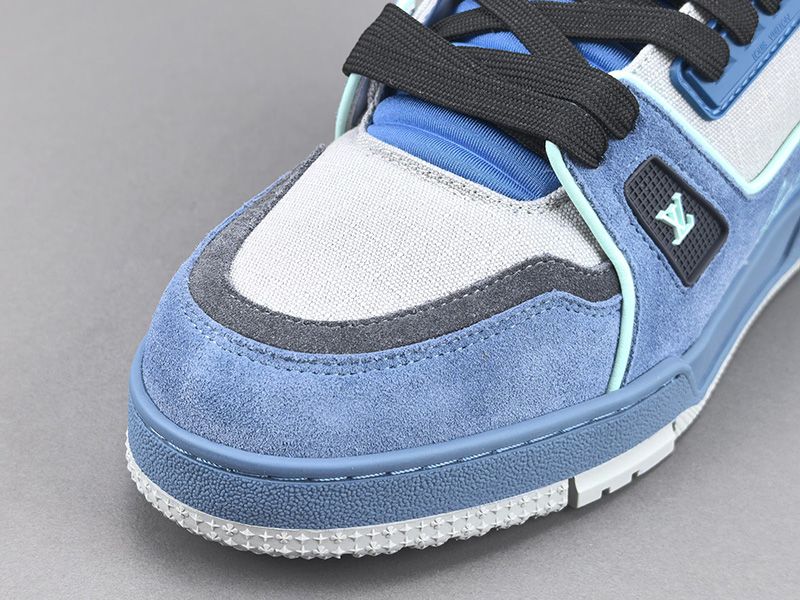 LV Trainer Sneaker 122